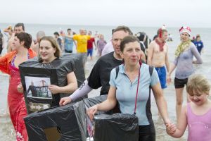 tenby boxing day swim 22 sm.jpg